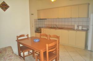 Η κουζίνα ή μικρή κουζίνα στο Holiday House Letta in a very quiet location Agios Gordios Beach