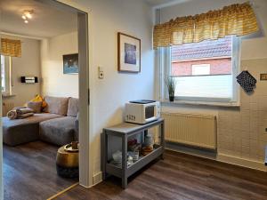 Posezení v ubytování Ferienhaus Oll Smee 9 Huus EEN mit Terrasse, Grill und kleinem Garten