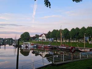 Výhled na řeku, která protéká v blízkosti prázdninového domu