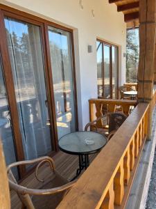 Balkón nebo terasa v ubytování Raganas Ķēķis Hotel