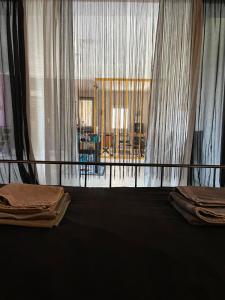 Posteľ alebo postele v izbe v ubytovaní STUDIO POSEIDONIA apartment 75sqm CORINTH CANAL