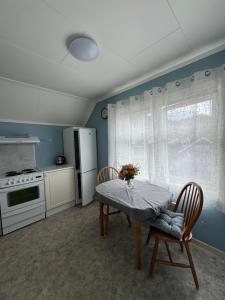 Kuchyň nebo kuchyňský kout v ubytování Leilighet Vikeland- single 2 bedrooms apartment + 2 fotografie