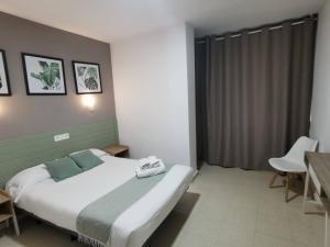 Postel nebo postele na pokoji v ubytování Hotel Costa Andaluza