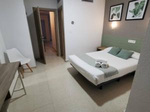 Postel nebo postele na pokoji v ubytování Hotel Costa Andaluza