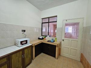 Kuchyň nebo kuchyňský kout v ubytování May Flower Hostel
