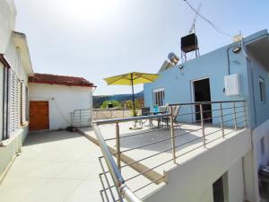 Μπαλκόνι ή βεράντα στο Nature House Vlatos +27 φωτογραφίες