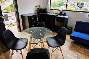 Khu vực ghế ngồi tại Luxury Suites en el Centro Baños de Agua Santa