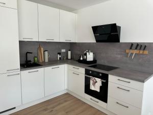 Η κουζίνα ή μικρή κουζίνα στο Buhlbach, Black Forest Hideout, mit Terrasse +18 φωτογραφίες