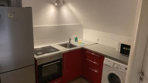 a kitchen with a sink and a washing machine at CASA Del SUR in Braunschweig