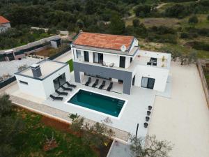 an aerial view of a house with a swimming pool at Villa Azeitona in Sukošan