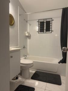 Ένα μπάνιο στο Andre's Manor