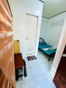 a small room with a bed and a table at Wakims in Coron