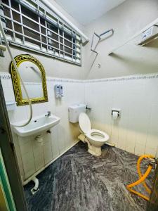 a bathroom with a toilet and a sink and a mirror at Malaysian guest only 3pax Cozy Homestay for Students & Families usm in Gelugor