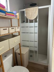 Giường trong phòng chung tại Lugar acogedor al lado de La Barrosa