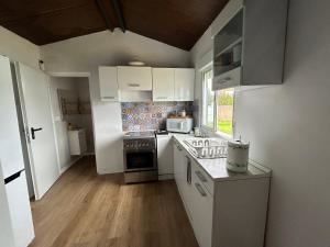 Nhà bếp/bếp nhỏ tại Lugar acogedor al lado de La Barrosa