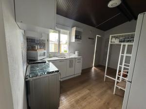 Nhà bếp/bếp nhỏ tại Lugar acogedor al lado de La Barrosa