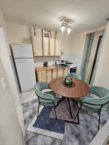 Dapur atau dapur kecil di Mimoza Apartment in Budva