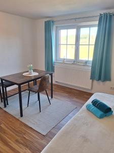 Postel nebo postele na pokoji v ubytování 5-Zimmer Ferienwohnung Welzheimer Wald