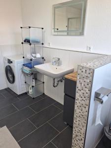 Koupelna v ubytování 5-Zimmer Ferienwohnung Welzheimer Wald
