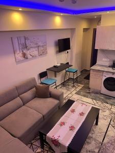 Μια τηλεόραση ή/και κέντρο ψυχαγωγίας στο Kallithea Rent