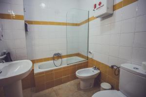 Ένα μπάνιο στο Aloreña 2 con balcones al la calle Real +3 φωτογραφίες