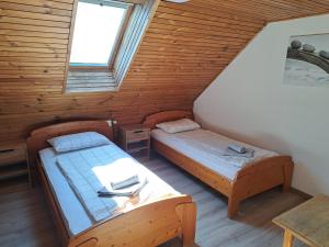 Postel nebo postele na pokoji v ubytování Hiša Bistrica