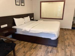 Postel nebo postele na pokoji v ubytování Hotel O Calangute Beach Resort