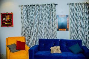 Posezení v ubytování Capacious 5-BR HOME With 24hrs Pwr And Unlimited Internet