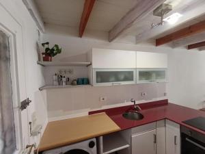 Kuchyňa alebo kuchynka v ubytovaní Emily Home
