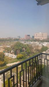 Balkón nebo terasa v ubytování NEW 1 Bed Studio heart of Lahore l Kalma Chowk l Indigo Boutique Apartments