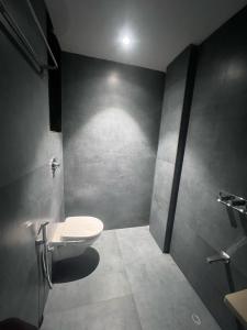 Koupelna v ubytování Hotel Rudraksh + 26 fotografií
