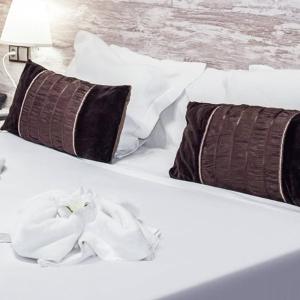 A bed or beds in a room at Hotel Ancora
