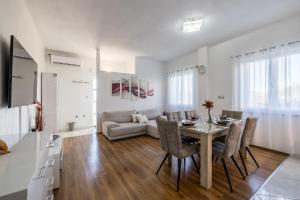 a living room with a table and a couch at Perla No1 in Kaštela