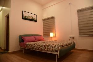Studio Room in Vijayanagar客房内的一张或多张床位
