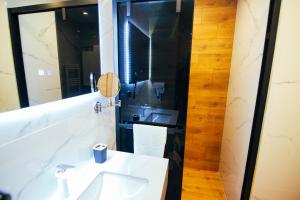 Ein Badezimmer in der Unterkunft Hotel Via Serdika