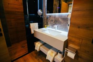 Ein Badezimmer in der Unterkunft Hotel Via Serdika
