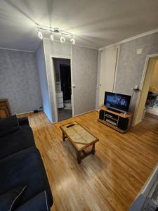 Televízia a/alebo spoločenská miestnosť v ubytovaní Appartement T2 calme - WiFi