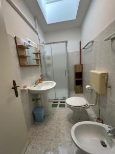 a bathroom with a sink and a toilet and a shower at EMMA Appartamento Lido Marini in Lido Marini