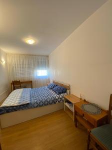 Ένα ή περισσότερα κρεβάτια σε δωμάτιο στο Esmeral Residence +14 φωτογραφίες