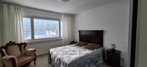 Postel nebo postele na pokoji v ubytování City Apartment Sairaalakatu, lämmin sähköistetty autotalli sisältyy hintaan