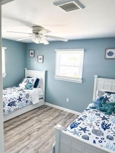 Ένα ή περισσότερα κρεβάτια σε δωμάτιο στο Sunset Villas Cape May - Steps to Bay and Sunset