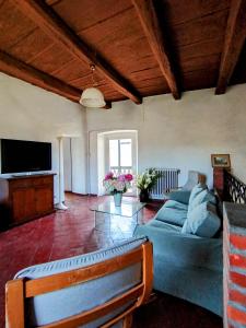 a living room with a couch and a flat screen tv at La Corte sul lago in Ameno