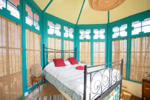 a bedroom with blue walls and a bed with red pillows at Château de Waleffe in Les Waleffes +2 photos