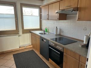 a kitchen with a sink and a stove at familienfreundliche Ferienwohnung Mika in Duderstadt