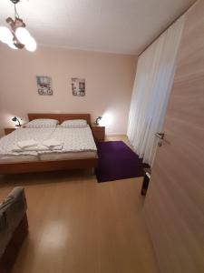 Postel nebo postele na pokoji v ubytování Apartman Peric