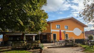 Clădirea în care este situat/ăhanul