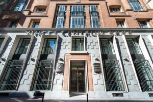 a building with the entrance to the university of chicago at Vincci Centrum in Madrid