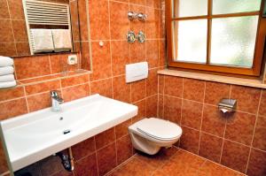 Ein Badezimmer in der Unterkunft Gästehaus Gritscher