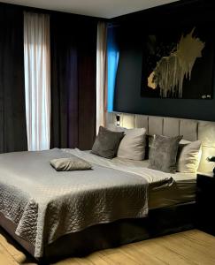 Postel nebo postele na pokoji v ubytování La Suite Hotel & Apartment, Hanau City Centre - Contactless Check-in + 27 fotografií