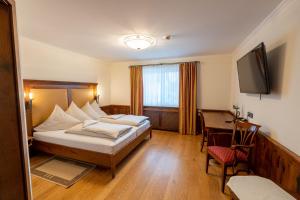 Postel nebo postele na pokoji v ubytování Hotel Hirsch + 37 fotografií